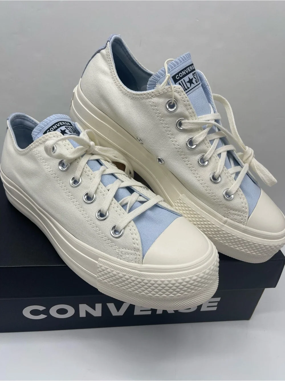 Converse CTAS LIFT OX EGRET/EGRET/BLUE SUPER-MOON Low Top Platform Sneakers